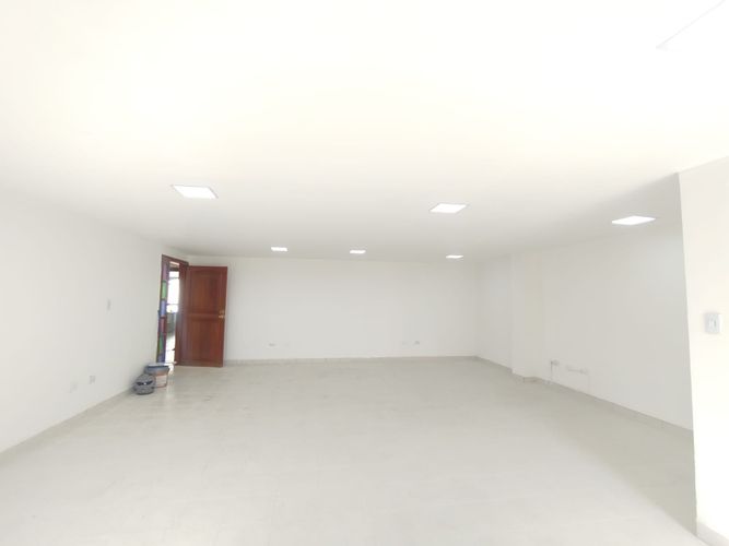 Oficina en arriendo en Cambulos, Pereira, 50 m² · foto 2 de 9