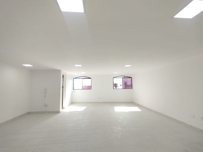 Oficina en arriendo en Cambulos, Pereira, 50 m² · foto 4 de 9