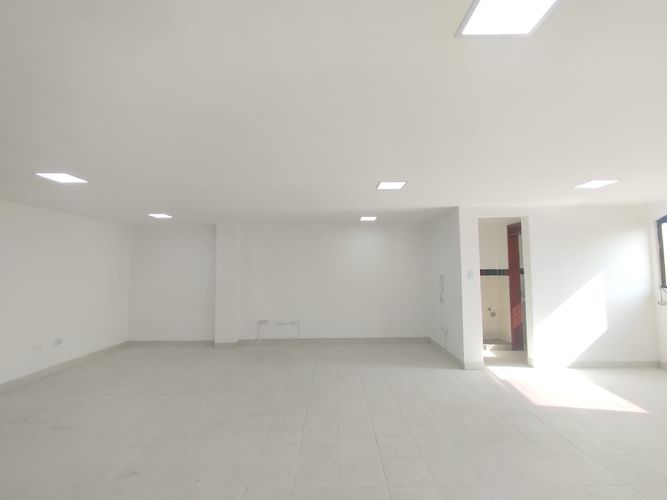 Oficina en arriendo en Cambulos, Pereira, 50 m² · foto 5 de 9