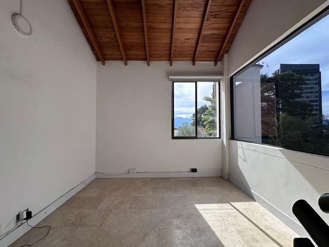 Casa de 3 alcobas en venta en El Poblado, Medellín, 300 m² · foto 10 de 20