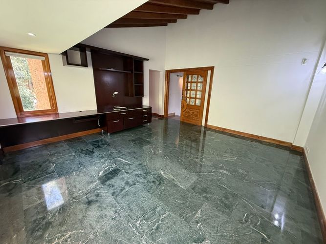 Casa de 4 alcobas en venta en La Calera, Medellín, 578 m² · foto 3 de 24