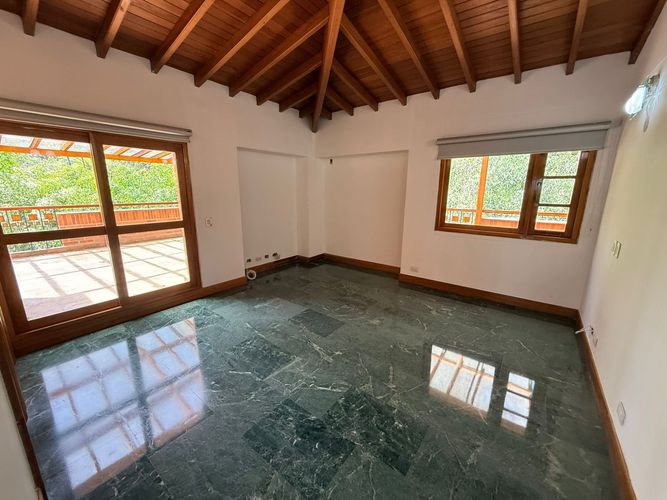 Casa de 4 alcobas en venta en La Calera, Medellín, 578 m² · foto 18 de 24