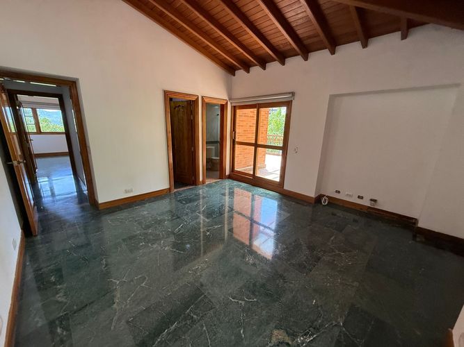 Casa de 4 alcobas en venta en La Calera, Medellín, 578 m² · foto 20 de 24