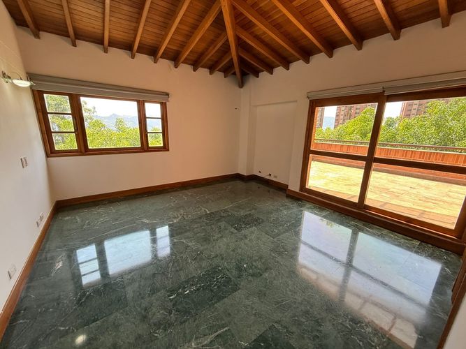 Casa de 4 alcobas en venta en La Calera, Medellín, 578 m² · foto 22 de 24