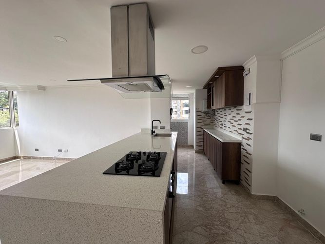 Apartamento de 3 alcobas en venta en El Poblado, Medellín, 114 m² · foto 4 de 17