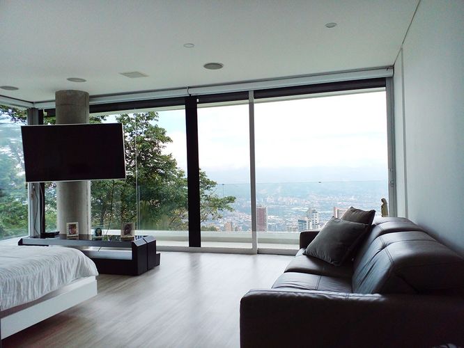Casa de 4 alcobas en venta en El Poblado, Medellín, 680 m² · foto 5 de 20