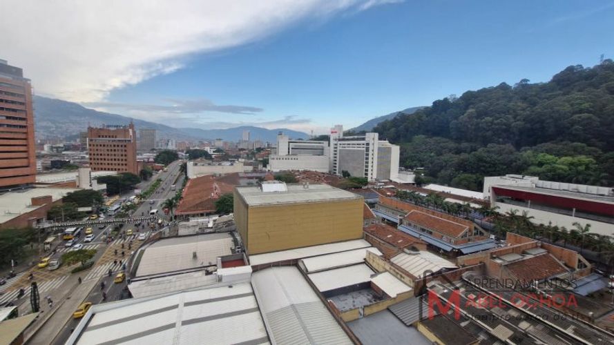 Oficina en arriendo en El Poblado, Medellín, 32 m² · foto 2 de 10