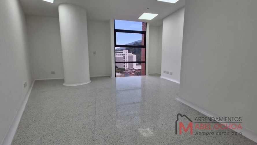 Oficina en arriendo en El Poblado, Medellín, 32 m² · foto 3 de 10