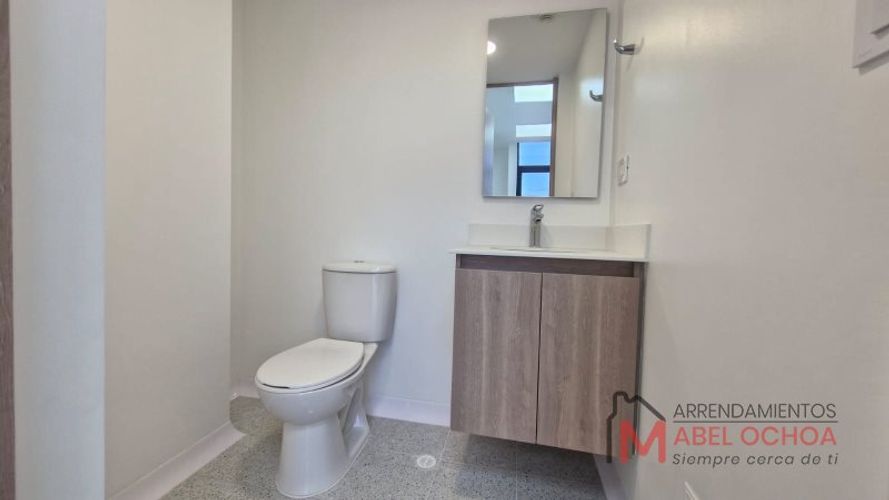 Oficina en arriendo en El Poblado, Medellín, 32 m² · foto 4 de 10