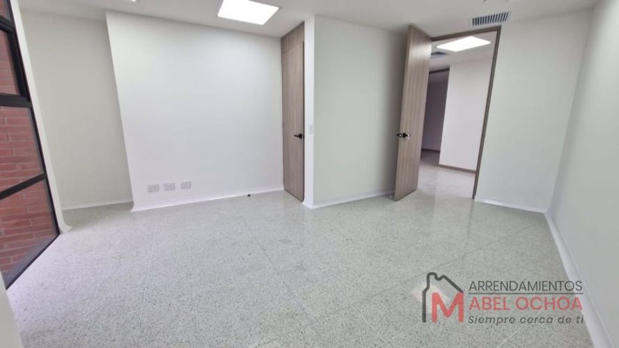 Oficina en arriendo en El Poblado, Medellín, 32 m² · foto 6 de 10