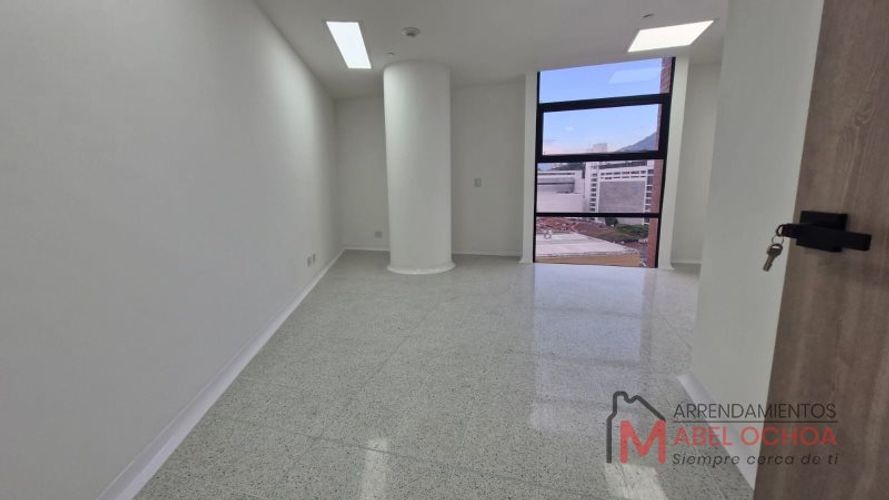 Oficina en arriendo en El Poblado, Medellín, 32 m² · foto 9 de 10