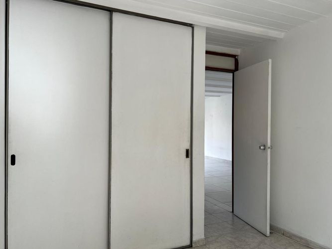 Apartamento de 2 alcobas en venta en Urbanizacion Milan Condominio Iv, Envigado, 70 m² · foto 11 de 15