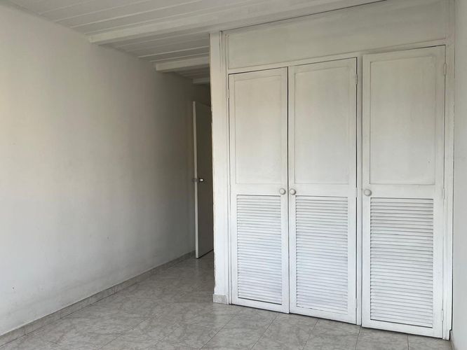 Apartamento de 2 alcobas en venta en Urbanizacion Milan Condominio Iv, Envigado, 70 m² · foto 12 de 15