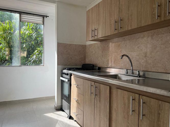 Apartamento de 2 alcobas en venta en Urbanizacion Milan Condominio Iv, Envigado, 70 m² · foto 3 de 15