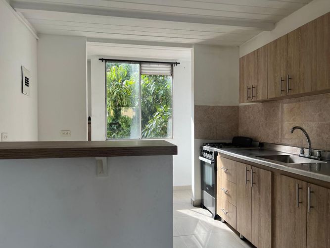 Apartamento de 2 alcobas en venta en Urbanizacion Milan Condominio Iv, Envigado, 70 m² · foto 5 de 15