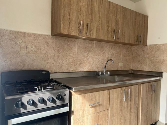 Apartamento de 2 alcobas en venta en Urbanizacion Milan Condominio Iv, Envigado, 70 m² · foto 4 de 15