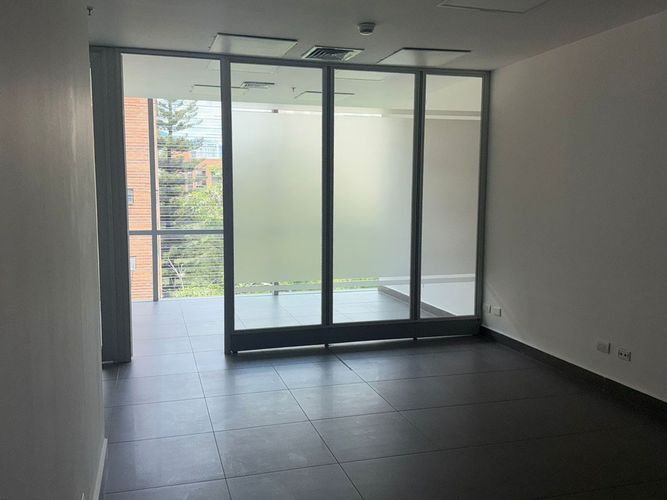 Oficina en arriendo en El Poblado, Medellín, 52 m² · foto 3 de 9