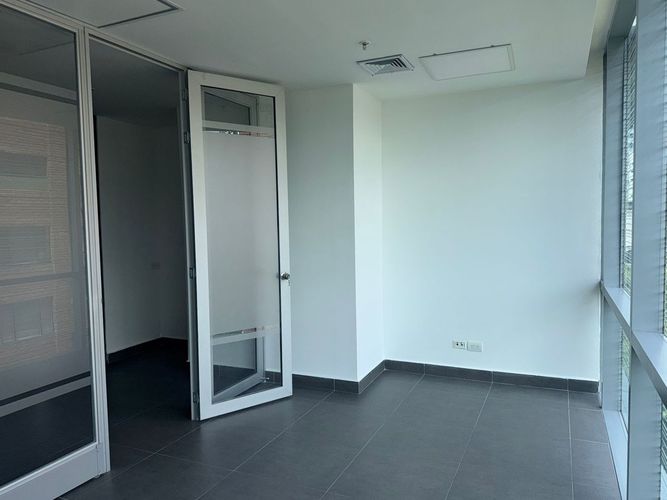 Oficina en arriendo en El Poblado, Medellín, 52 m² · foto 8 de 9