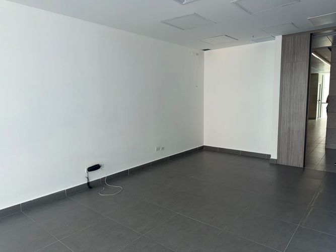 Oficina en arriendo en El Poblado, Medellín, 52 m² · foto 5 de 9