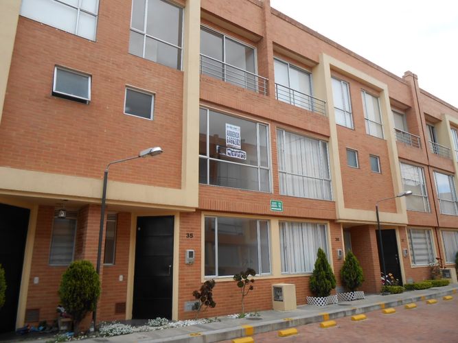 Casa de 3 alcobas en venta en Centro, Funza, 89 m² · foto 2 de 17