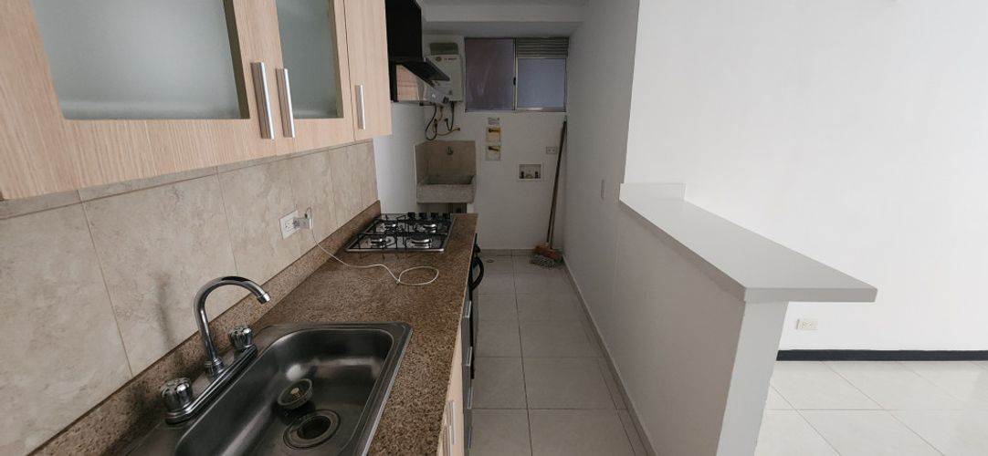 Apartamento de 3 alcobas en arriendo en Villa Carlota, Medellín, 67 m² · foto 2 de 12