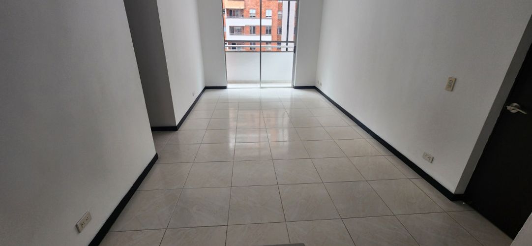 Apartamento de 3 alcobas en arriendo en Villa Carlota, Medellín, 67 m² · foto 4 de 12