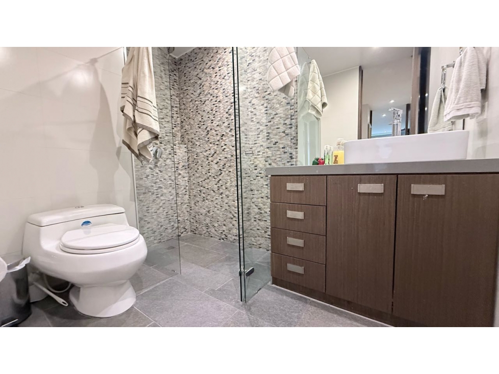 Apartamento en venta en Los Rosales, Bogotá · foto 9 de 16