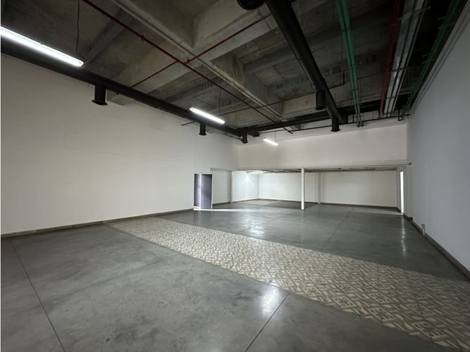 Local en venta en Jesus Nazareno, Medellín, 246 m² · foto 2 de 15