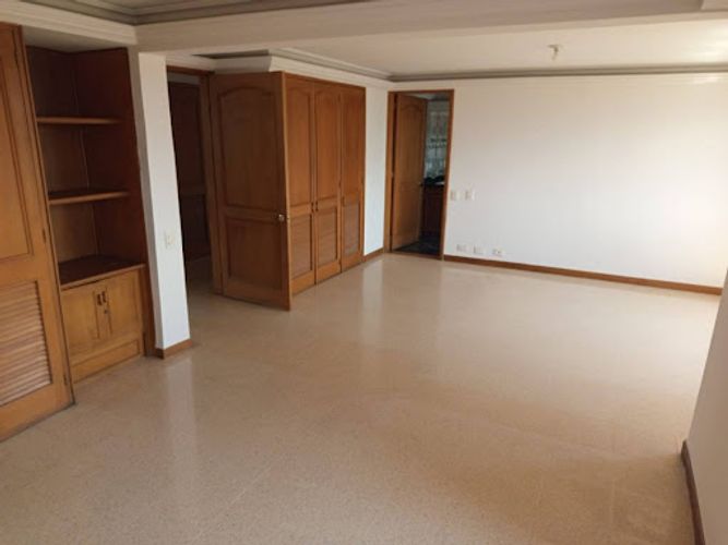Apartamento de 2 alcobas en arriendo en Laureles, Medellín, 220 m² · foto 13 de 24