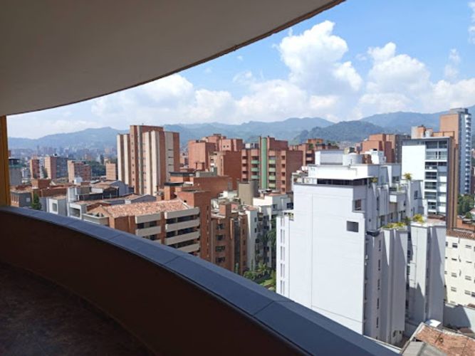 Apartamento de 2 alcobas en arriendo en Laureles, Medellín, 220 m² · foto 17 de 24