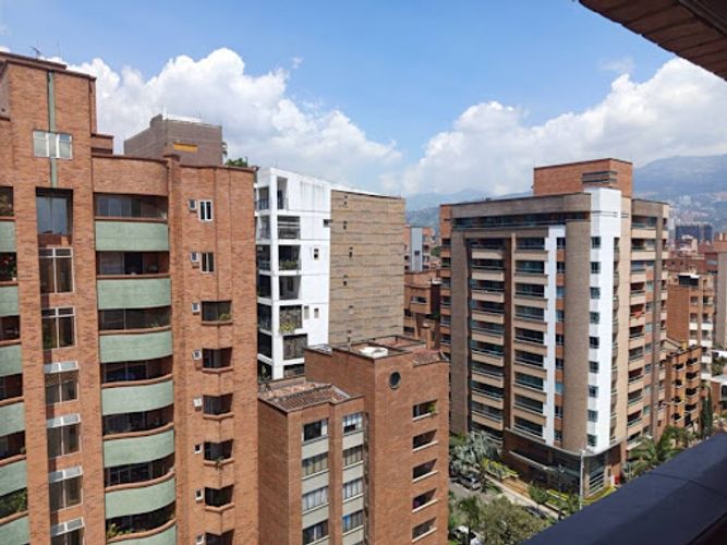 Apartamento de 2 alcobas en arriendo en Laureles, Medellín, 220 m² · foto 19 de 24