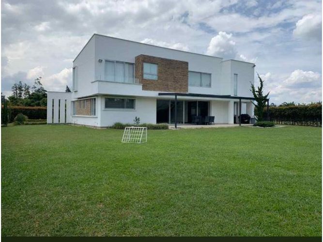 Casa de 5 alcobas en venta en Llano Grande, Rionegro, 560 m² · foto 2 de 20