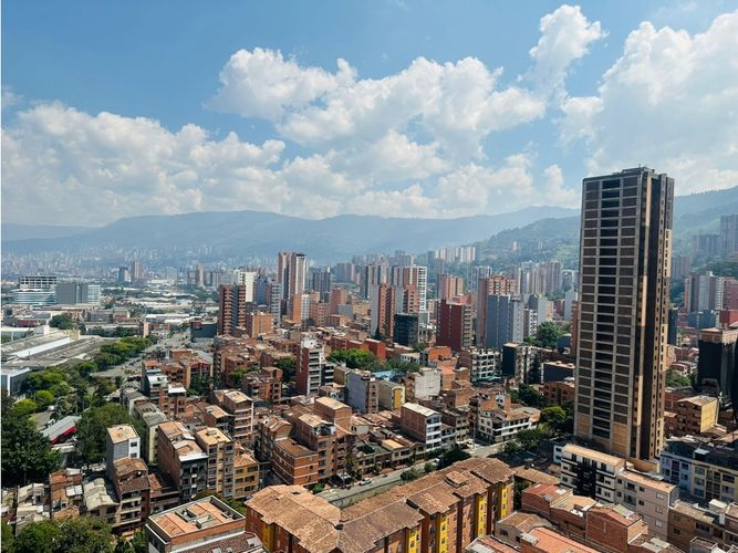 Apartamento de 4 alcobas en venta en Calle Larga, Sabaneta, 209 m² · foto 2 de 24