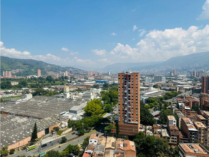 Apartamento de 4 alcobas en venta en Calle Larga, Sabaneta, 209 m² · foto 3 de 24