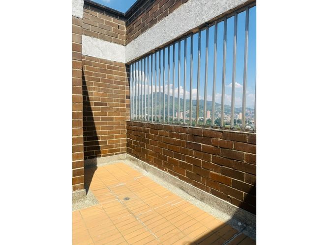 Apartamento de 4 alcobas en venta en Calle Larga, Sabaneta, 209 m² · foto 23 de 24