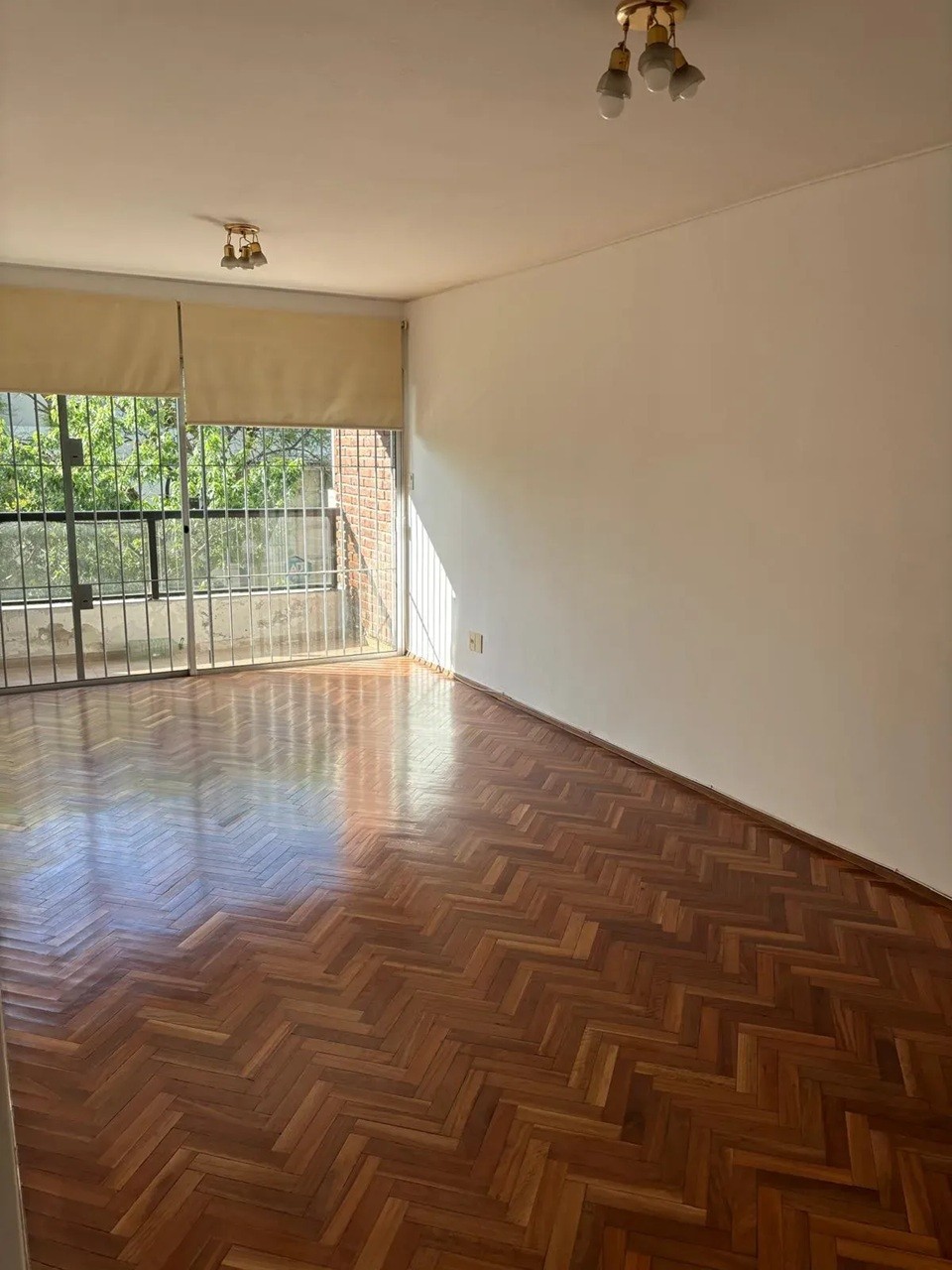 ALQUILER EN POCITOS DE 2 DORMITORIOS Y 2 BAÑOS, TERRAZAS, GARAJE INCLUIDO, PORTERIA