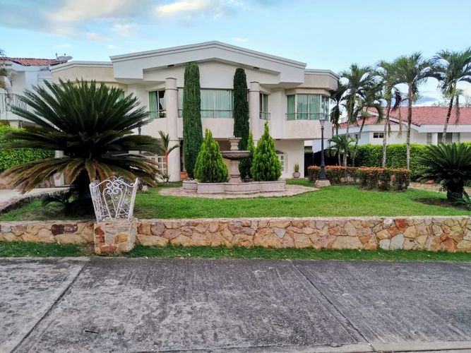 Casa de 4 alcobas en venta en Ciudad Jardin, Cali, 860 m² · foto 2 de 15
