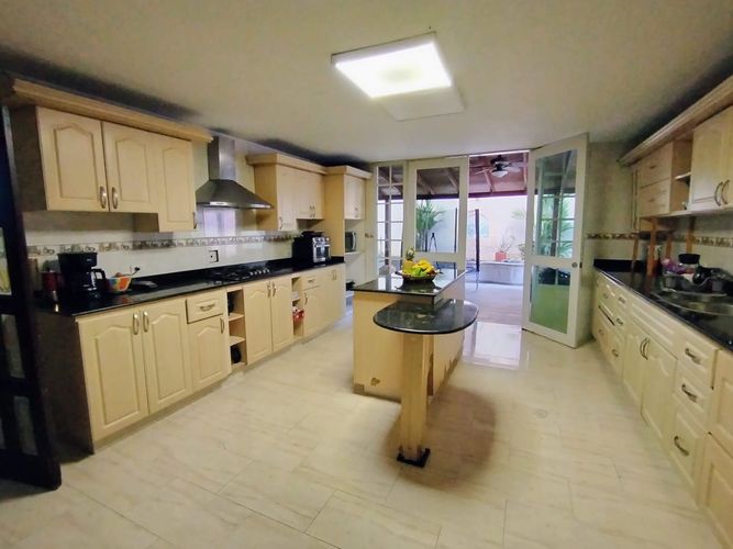 Casa de 4 alcobas en venta en Ciudad Jardin, Cali, 860 m² · foto 13 de 15