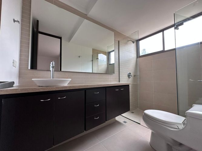 Apartamento de 2 alcobas en arriendo en El Poblado, Medellín, 105 m² · foto 17 de 19