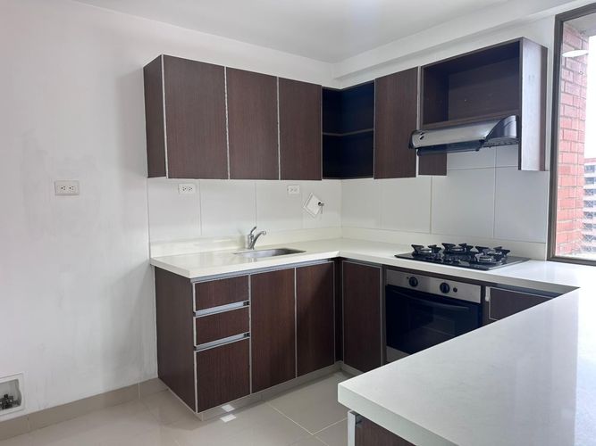 Apartamento de 2 alcobas en arriendo en El Poblado, Medellín, 105 m² · foto 5 de 19