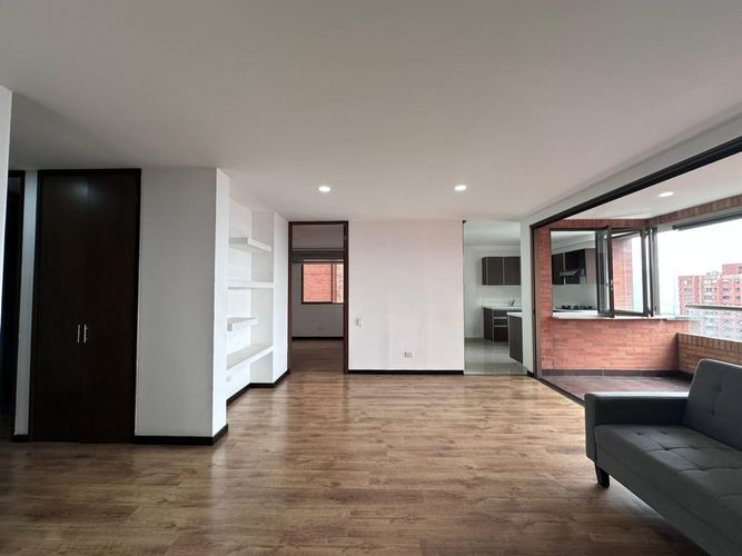 Apartamento de 2 alcobas en arriendo en El Poblado, Medellín, 105 m² · foto 2 de 19