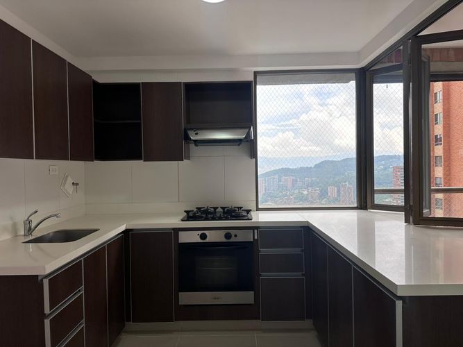 Apartamento de 2 alcobas en arriendo en El Poblado, Medellín, 105 m² · foto 6 de 19