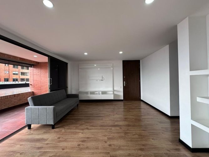 Apartamento de 2 alcobas en arriendo en El Poblado, Medellín, 105 m² · foto 3 de 19
