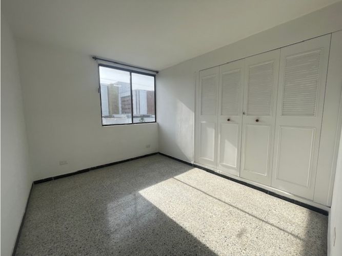 Apartamento en venta en Departamental, Cali · foto 3 de 9