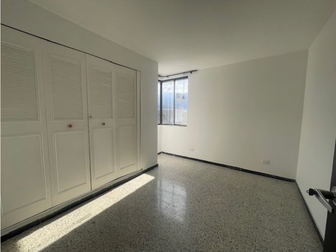Apartamento en venta en Departamental, Cali · foto 4 de 9