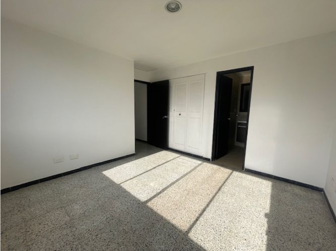 Apartamento en venta en Departamental, Cali · foto 6 de 9