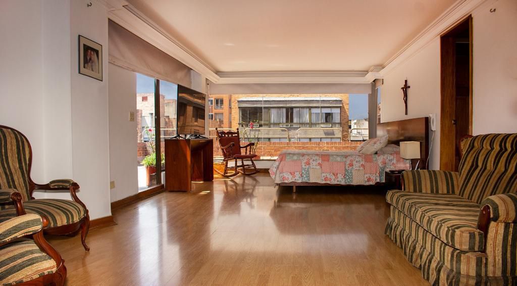 Apartamento en venta en La Carolina, Bogotá · foto 2 de 24