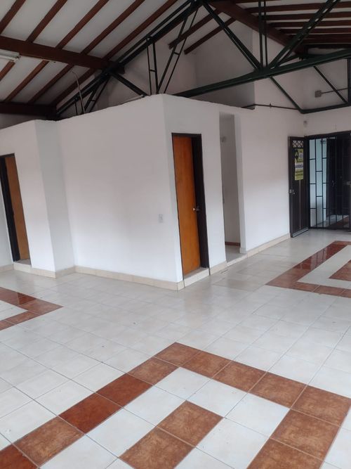 Local en arriendo en El Chagualo, Medellín, 60 m² · foto 2 de 5
