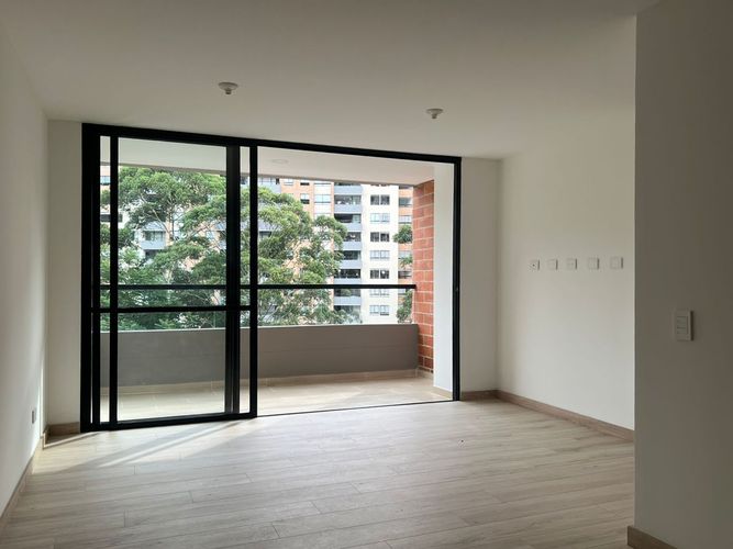 Apartamento de 3 alcobas en arriendo en Camino Verde, Envigado, 87 m² · foto 2 de 18