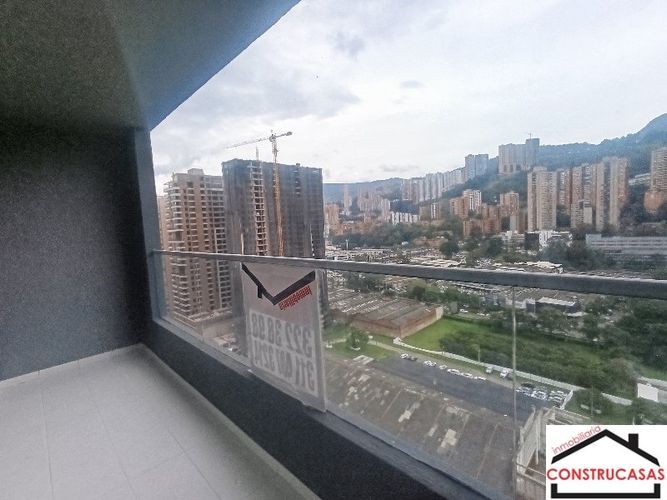 Apartamento en arriendo en Ciudad Del Río, Medellín, 121 m² · foto 2 de 24